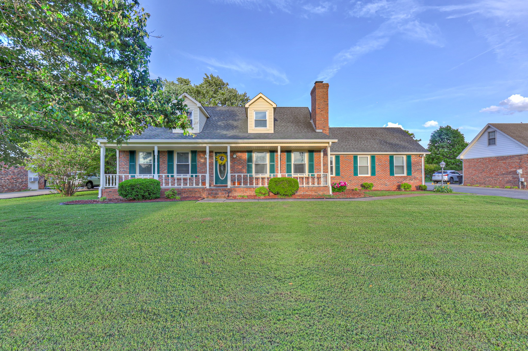 2146 Berkshire Ln Property Photo 1