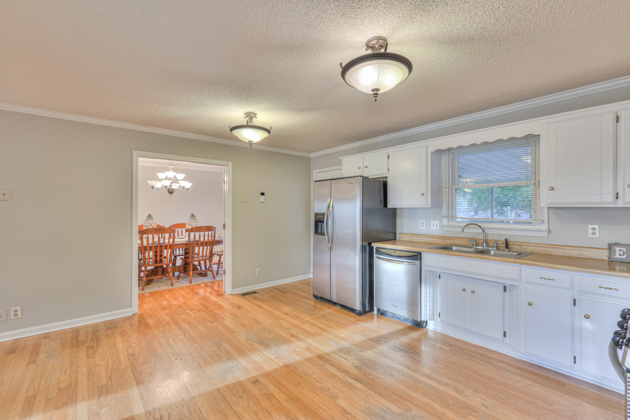 2146 Berkshire Ln Property Photo 8