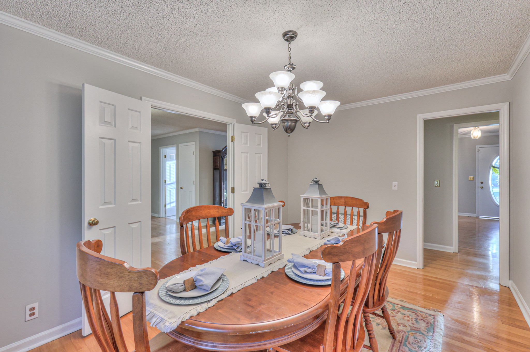 2146 Berkshire Ln Property Photo 10