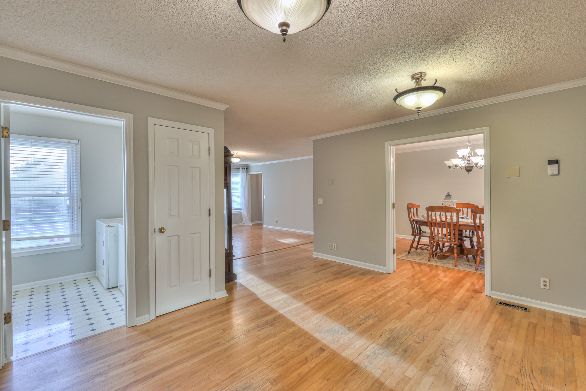2146 Berkshire Ln Property Photo 11