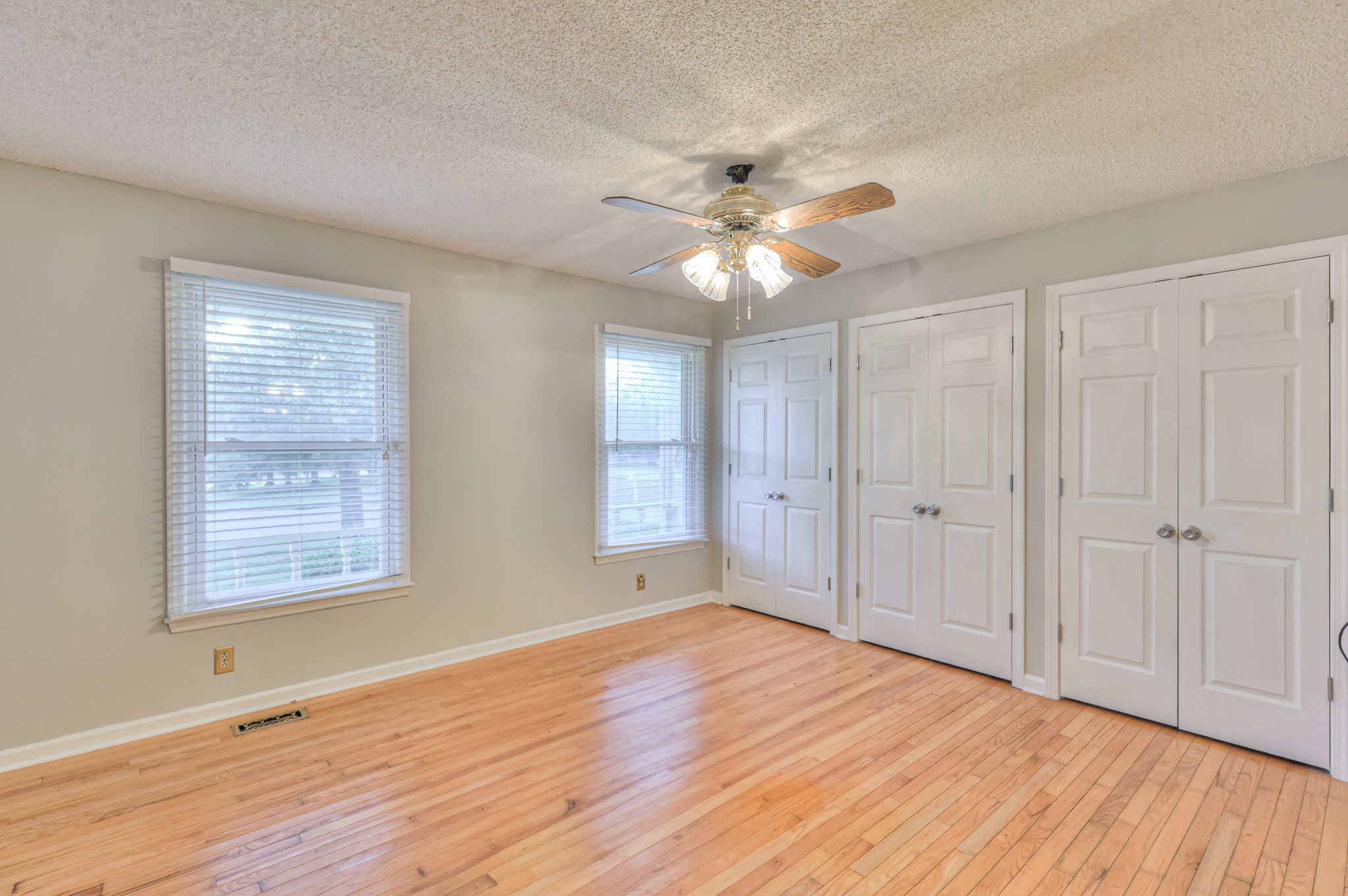 2146 Berkshire Ln Property Photo 13