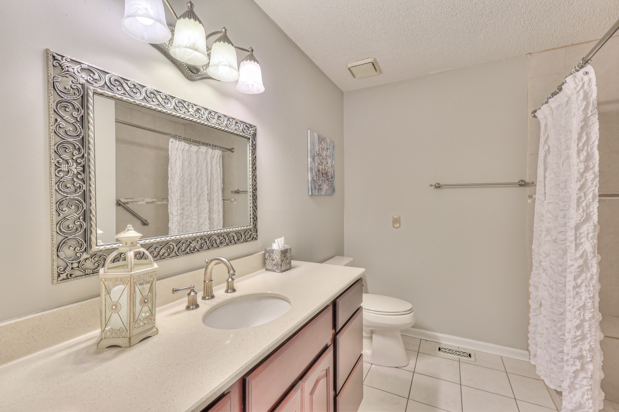 2146 Berkshire Ln Property Photo 16