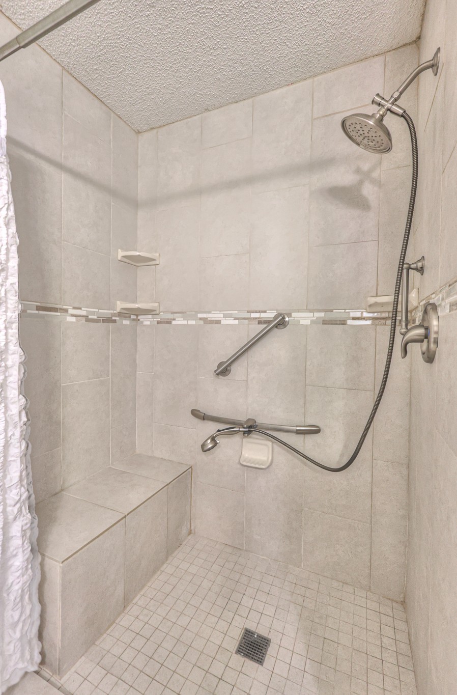 2146 Berkshire Ln Property Photo 17