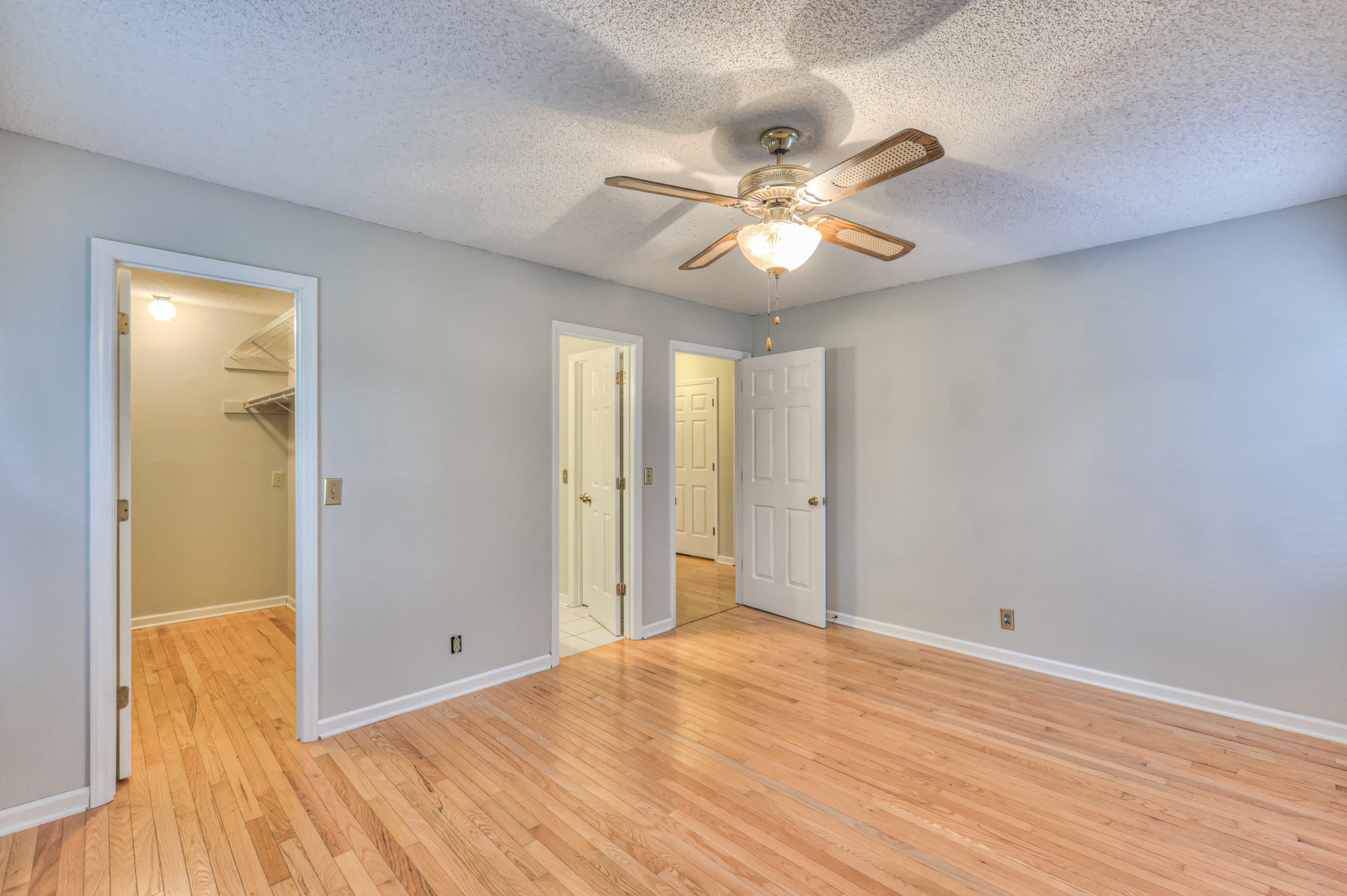 2146 Berkshire Ln Property Photo 18