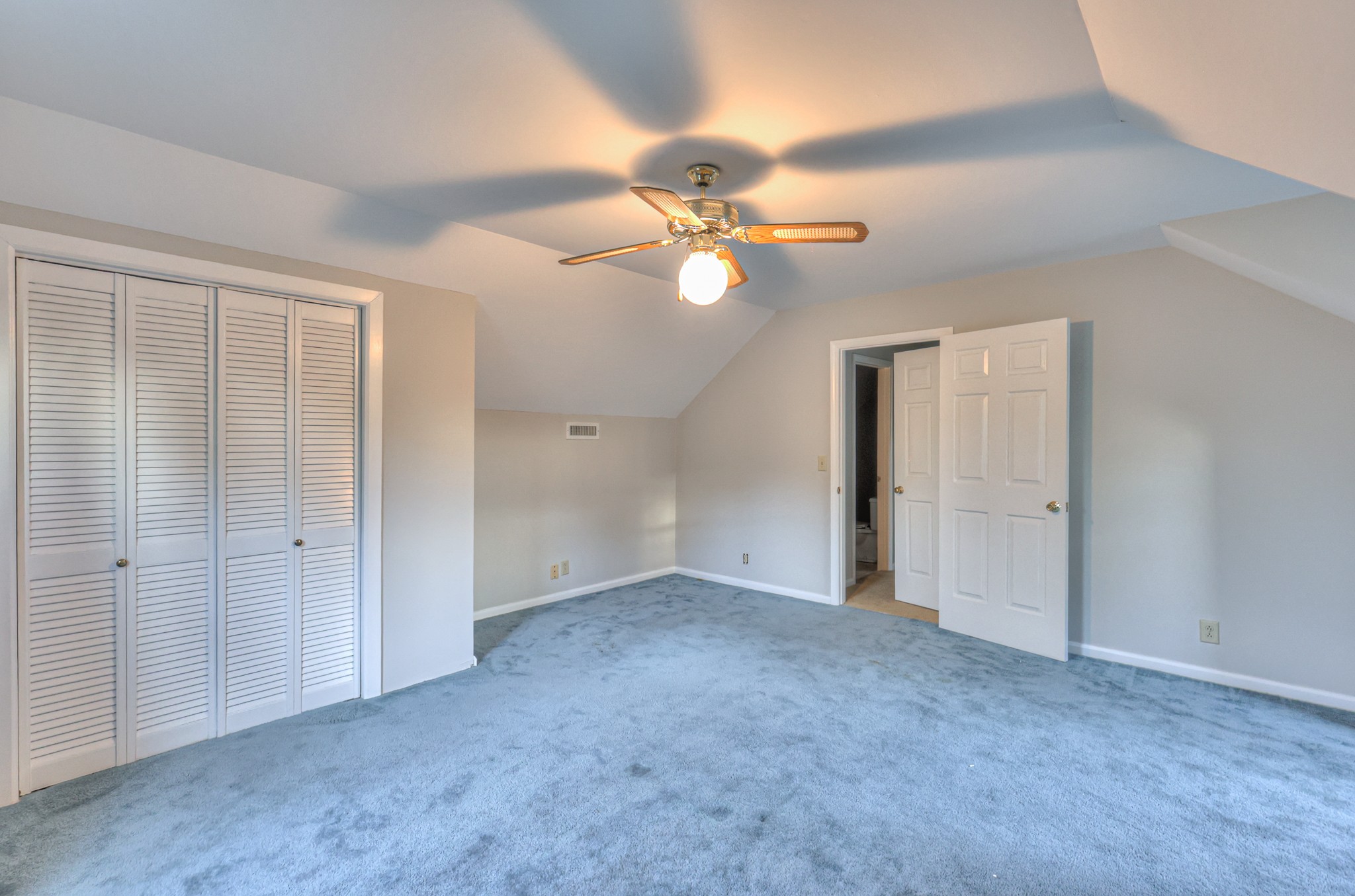 2146 Berkshire Ln Property Photo 23