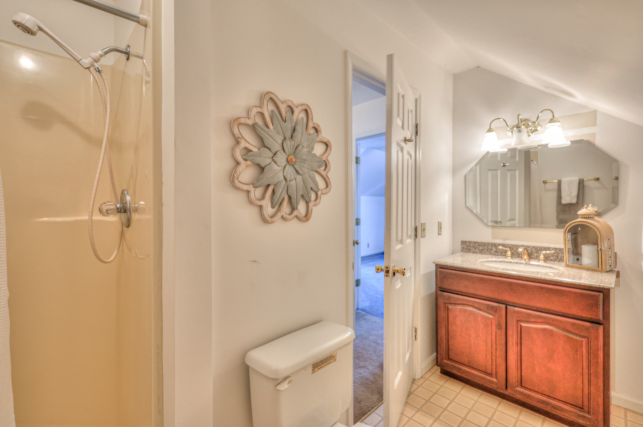 2146 Berkshire Ln Property Photo 24