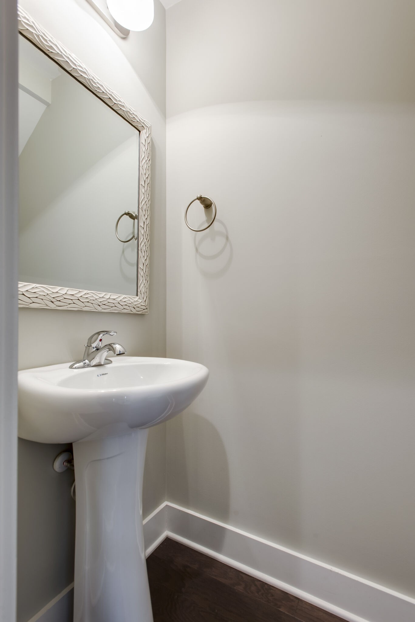 5715 California Ave Property Photo 6
