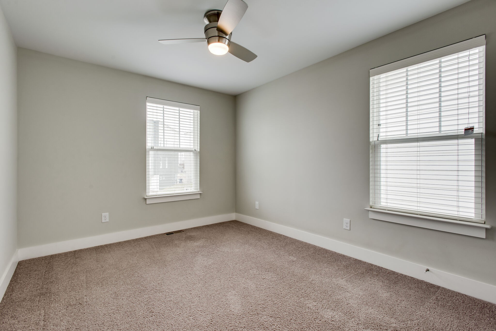 5715 California Ave Property Photo 19