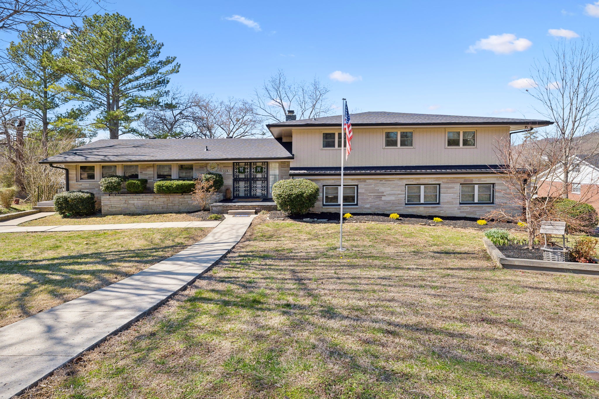305 Myers Ter Property Photo