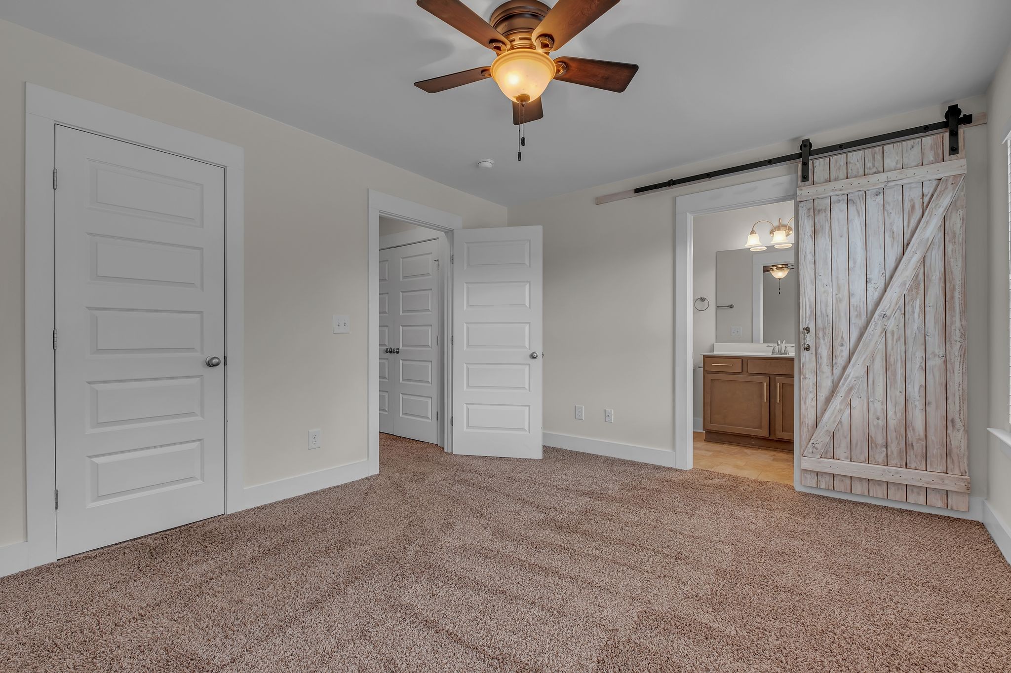 1041 Saddlestone Dr Property Photo 16