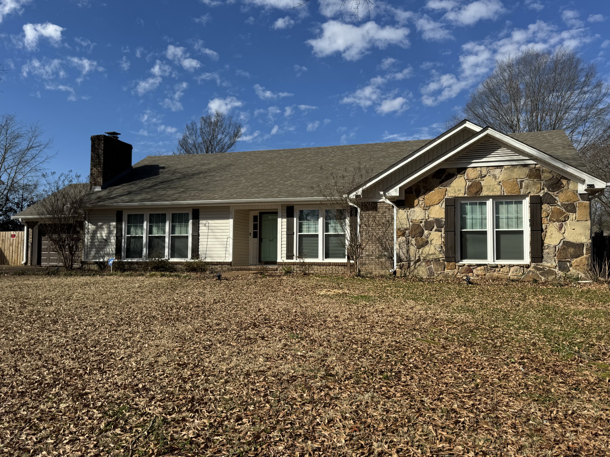 143 E Oak Hill Dr Property Photo