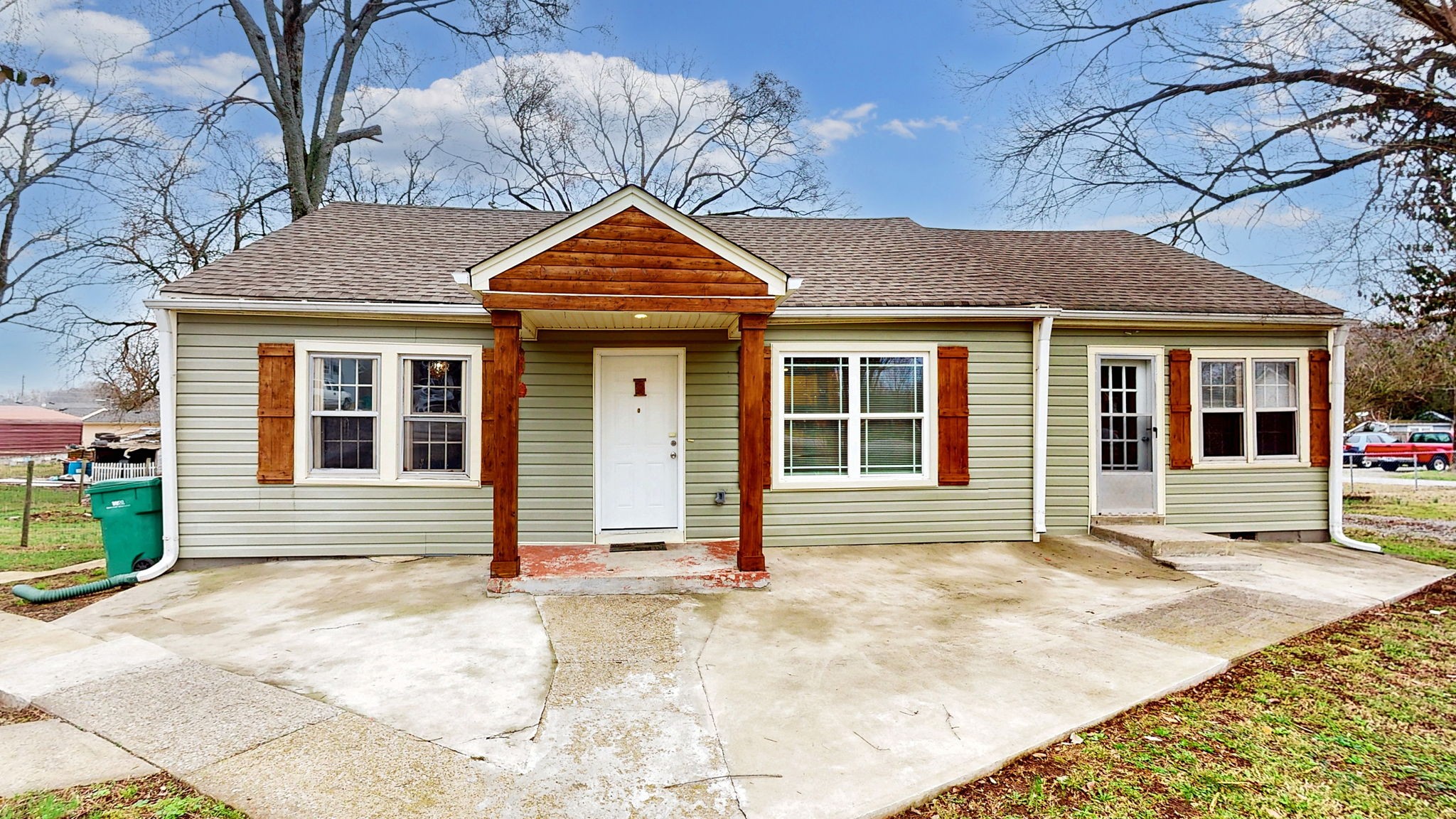 419 Woods Ave, N Property Photo 2