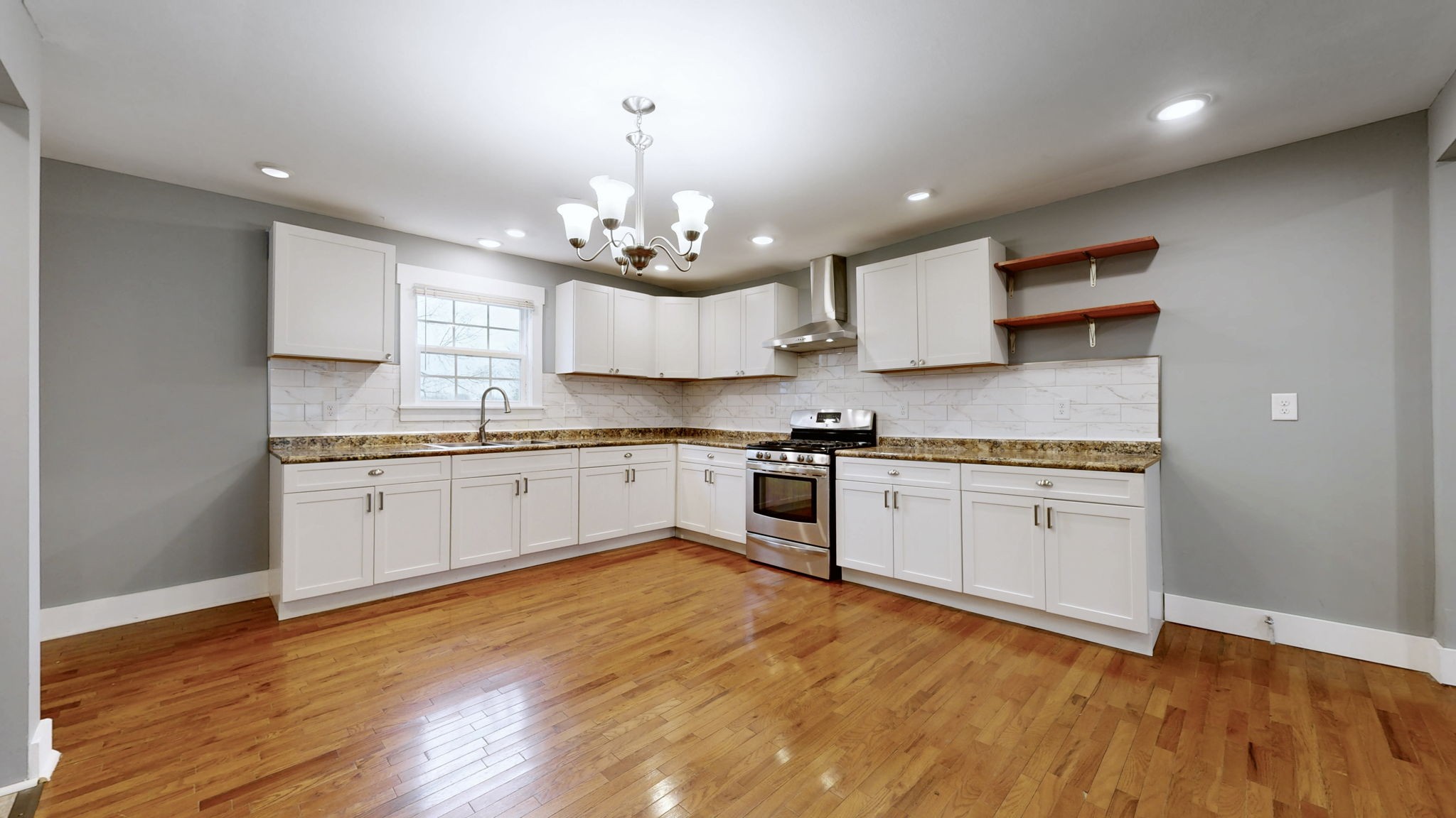 419 Woods Ave, N Property Photo 4