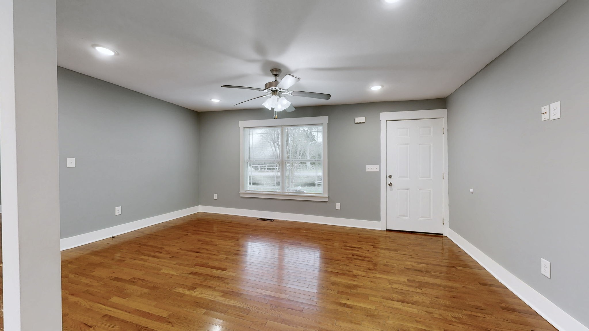 419 Woods Ave, N Property Photo 5