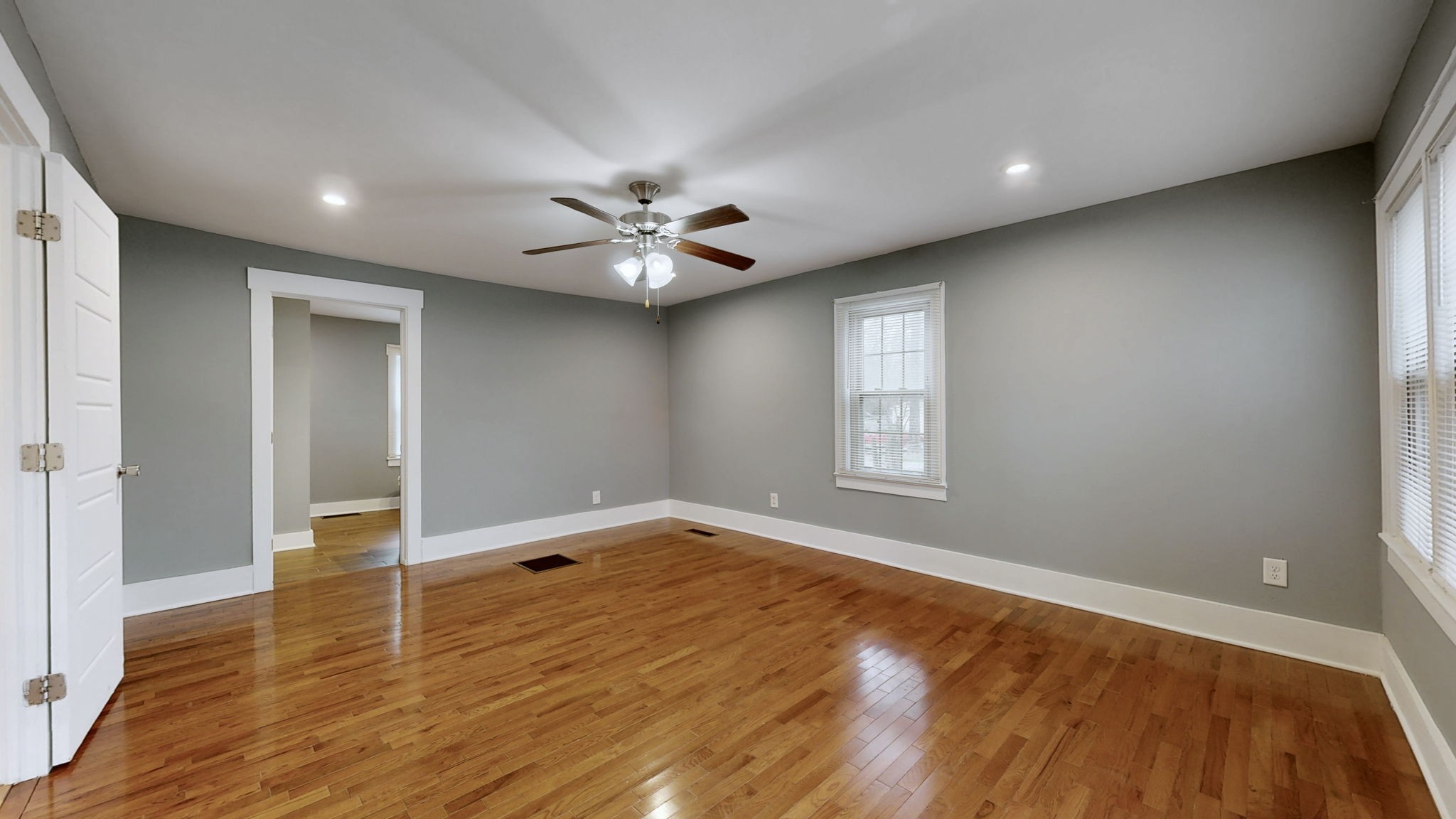 419 Woods Ave, N Property Photo 10