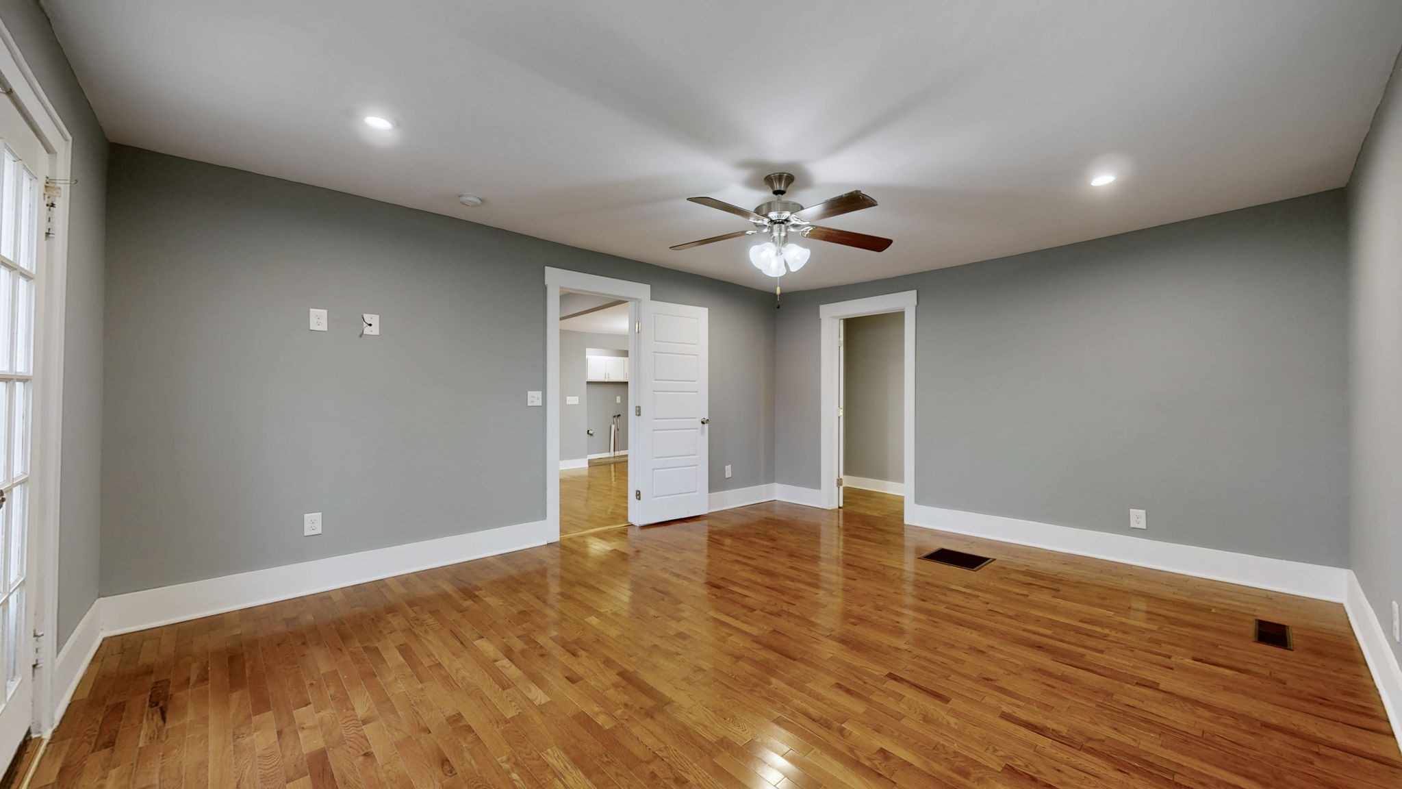 419 Woods Ave, N Property Photo 11
