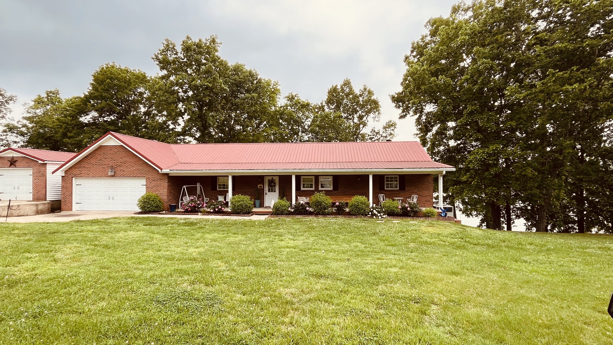 194 Lakeshore Cir Property Photo
