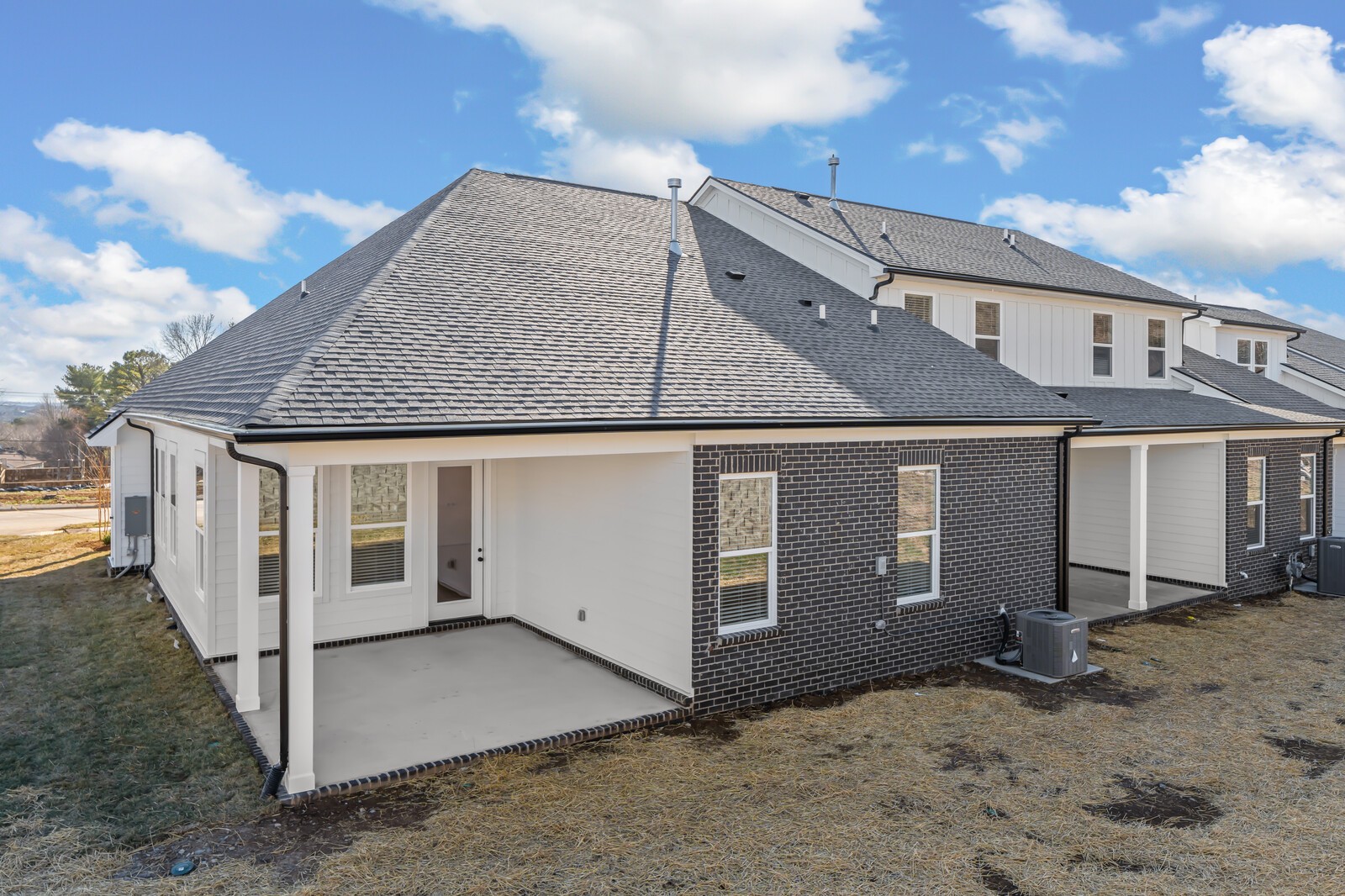323 Buckwood Lane, N Property Photo 4