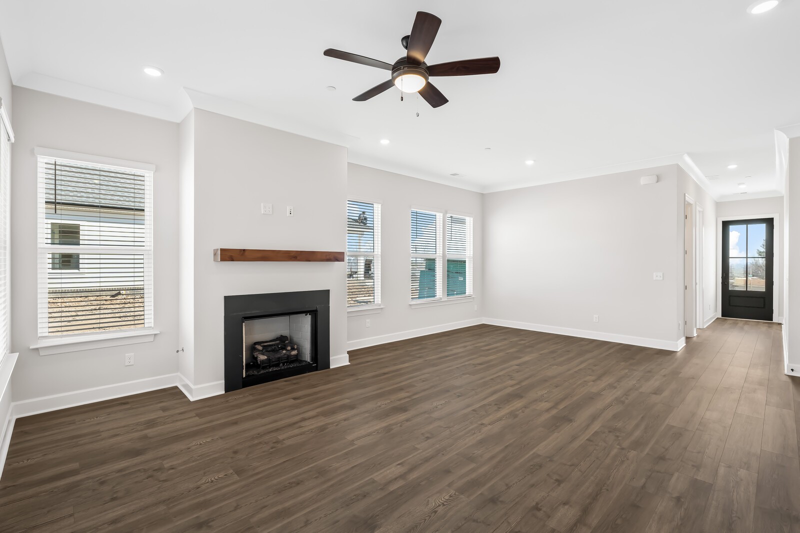 323 Buckwood Lane, N Property Photo 8