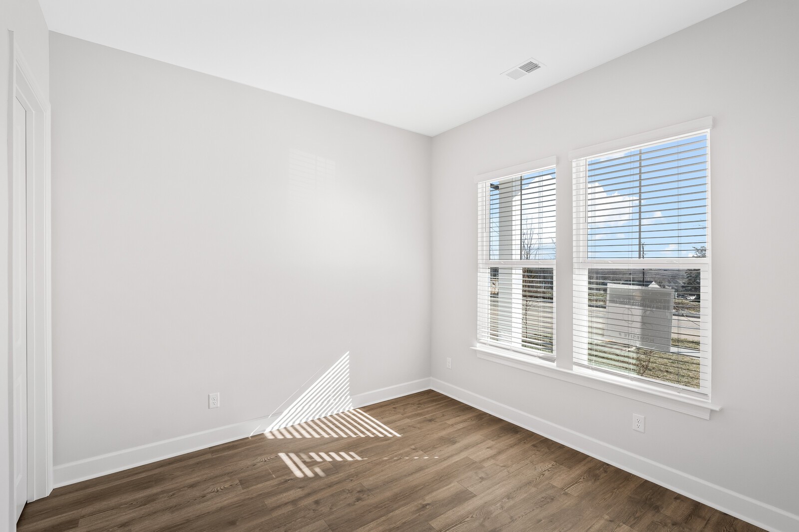 323 Buckwood Lane, N Property Photo 15