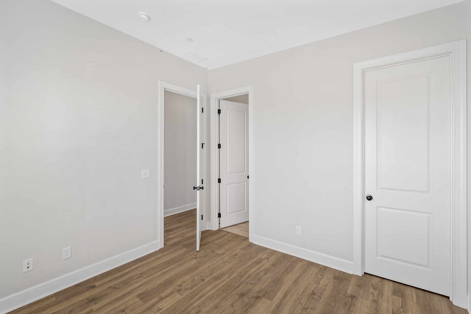 323 Buckwood Lane, N Property Photo 16