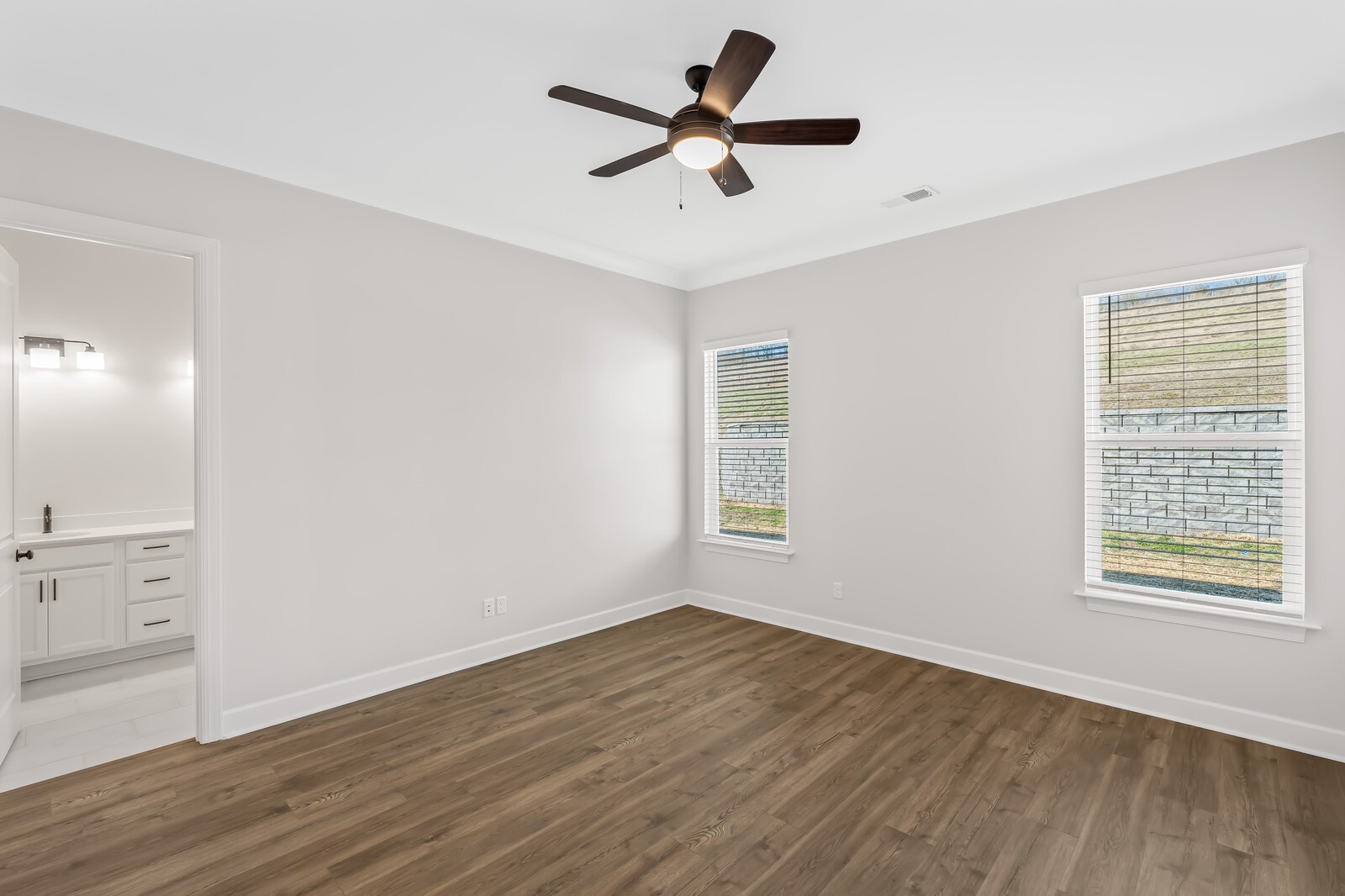 323 Buckwood Lane, N Property Photo 21