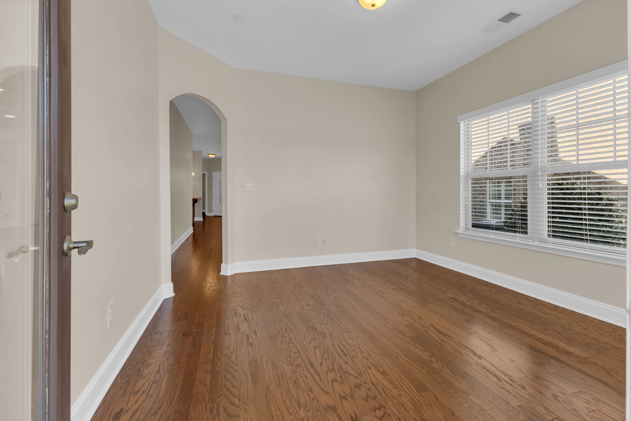 244 Siegert Pl Property Photo 6