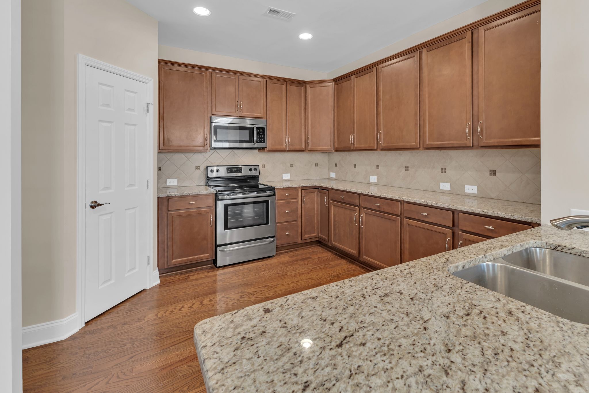 244 Siegert Pl Property Photo 11