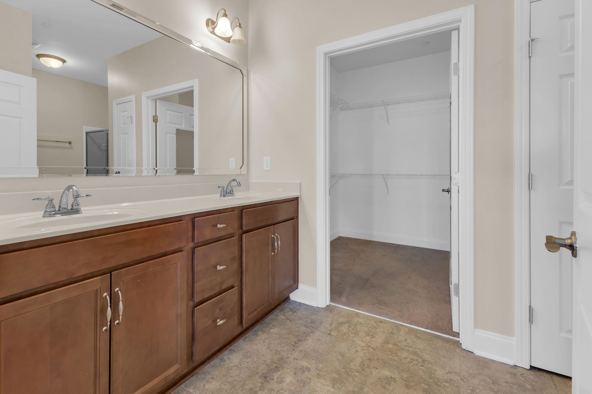 244 Siegert Pl Property Photo 17