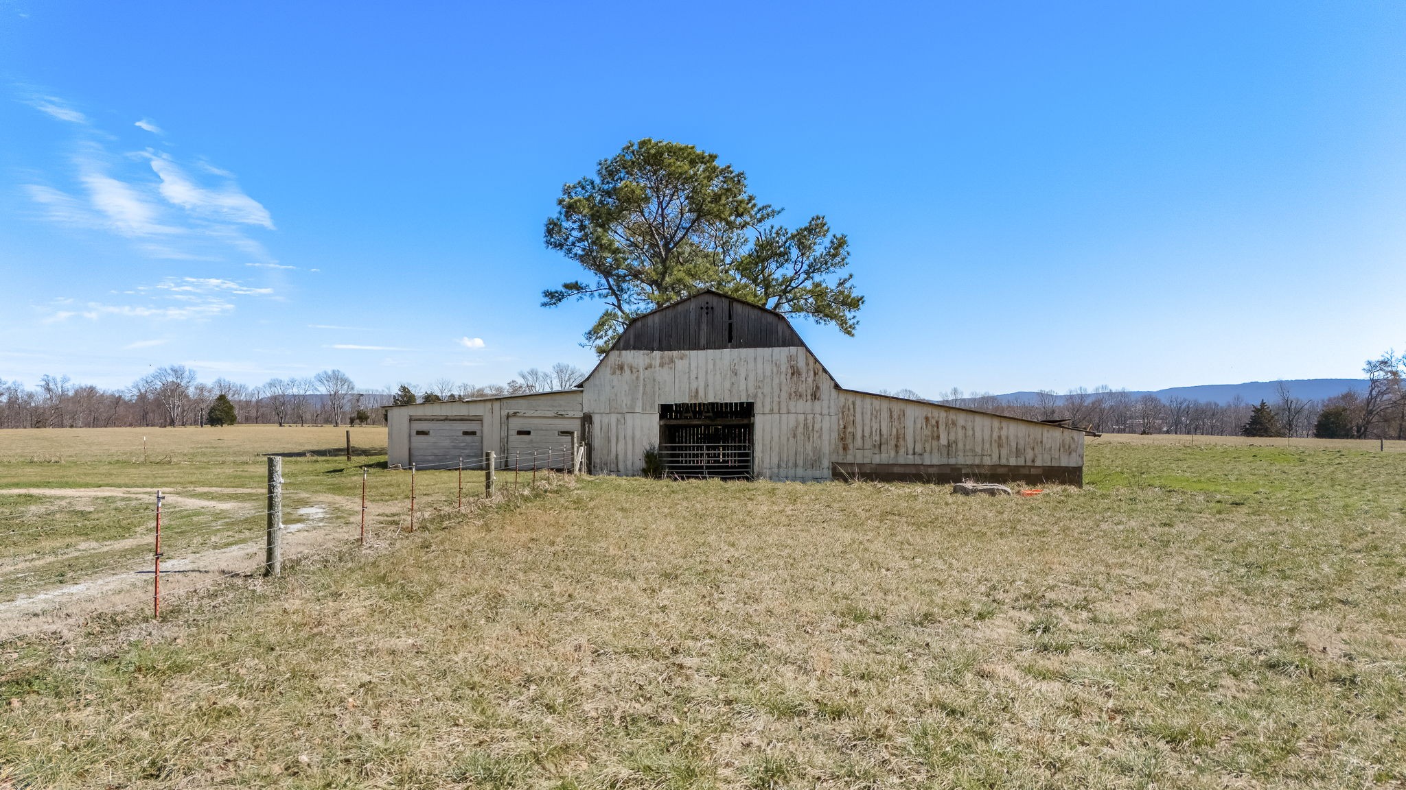912 Stratton Rd Property Photo 5