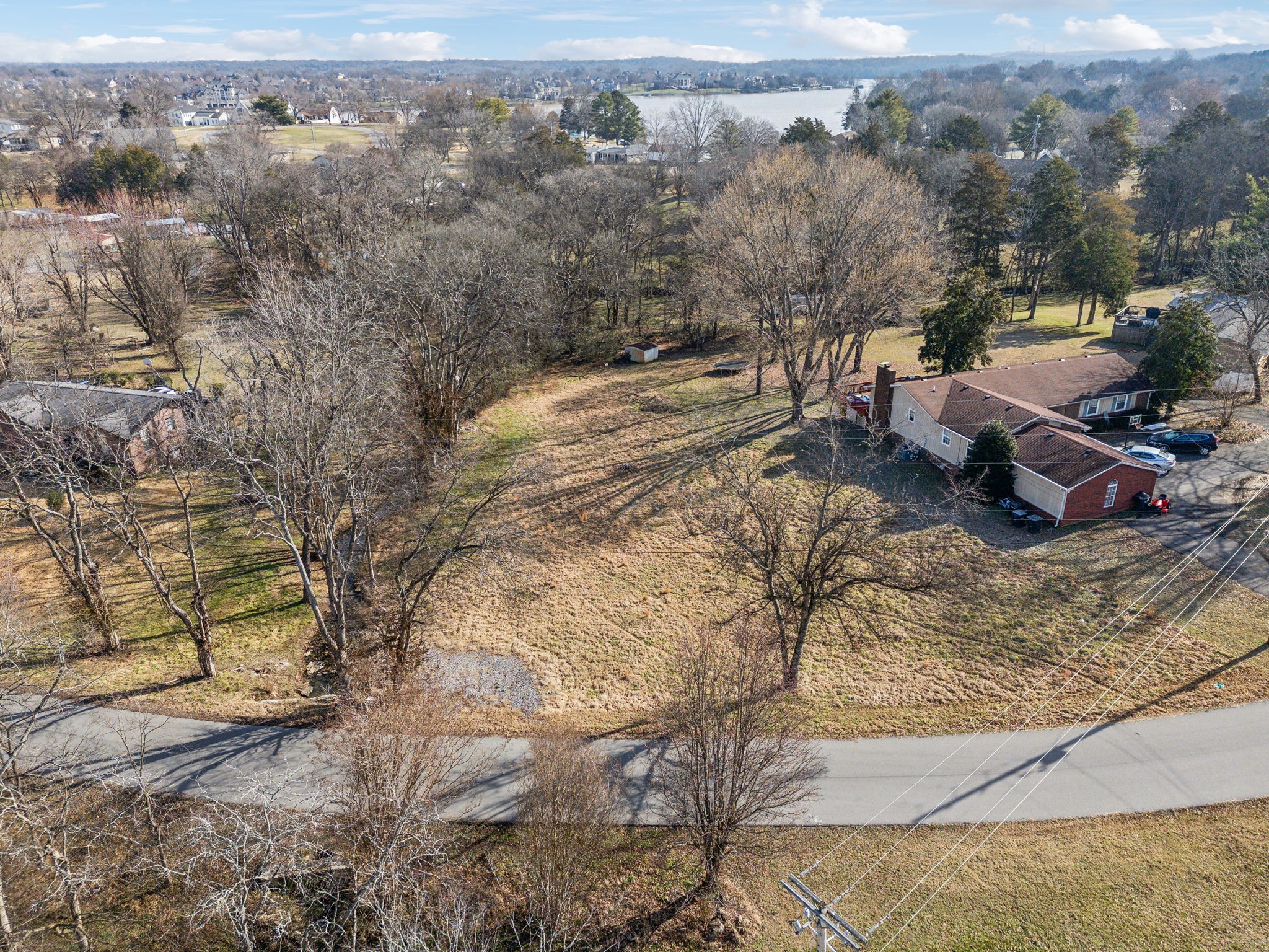 1024 Lake Ct Property Photo 7