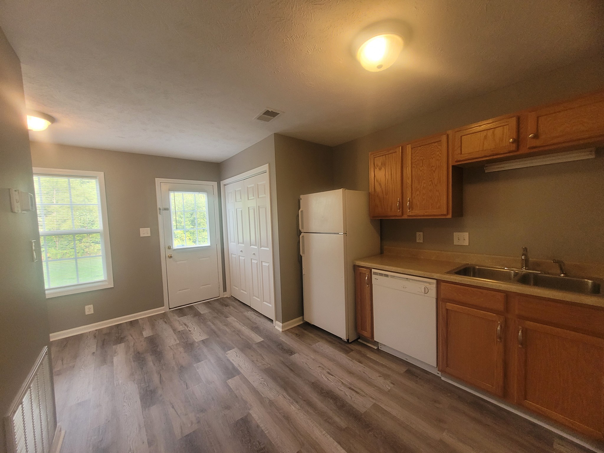 1218 Ash Ridge Dr Property Photo 6