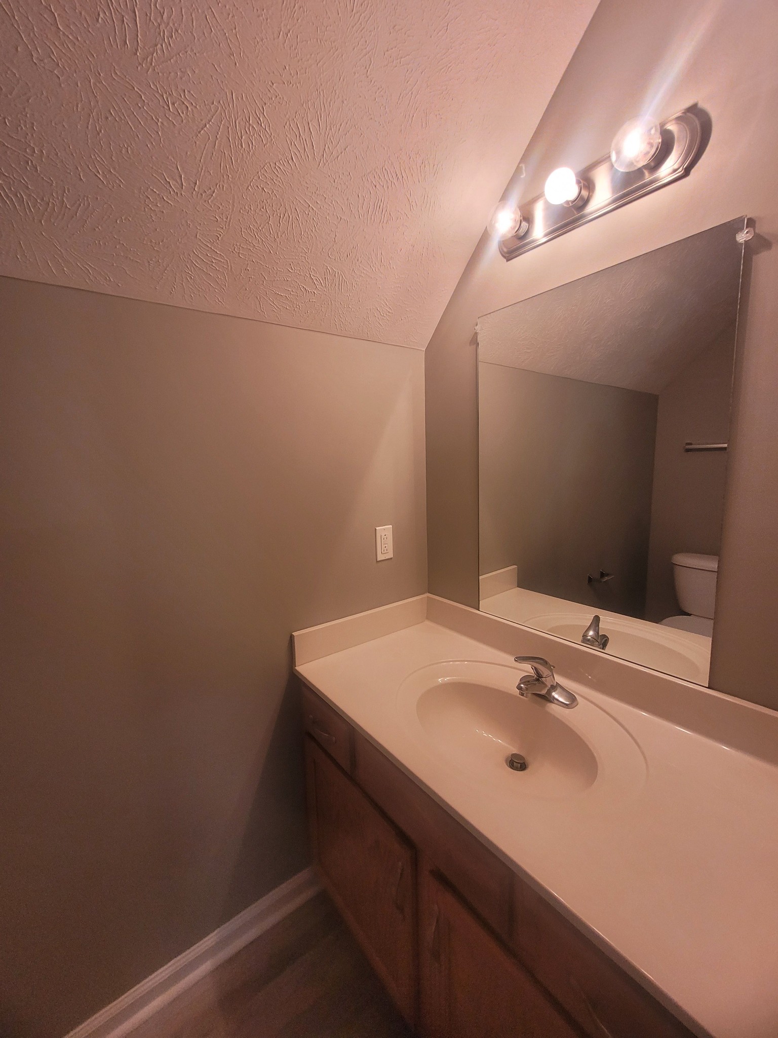 1218 Ash Ridge Dr Property Photo 13