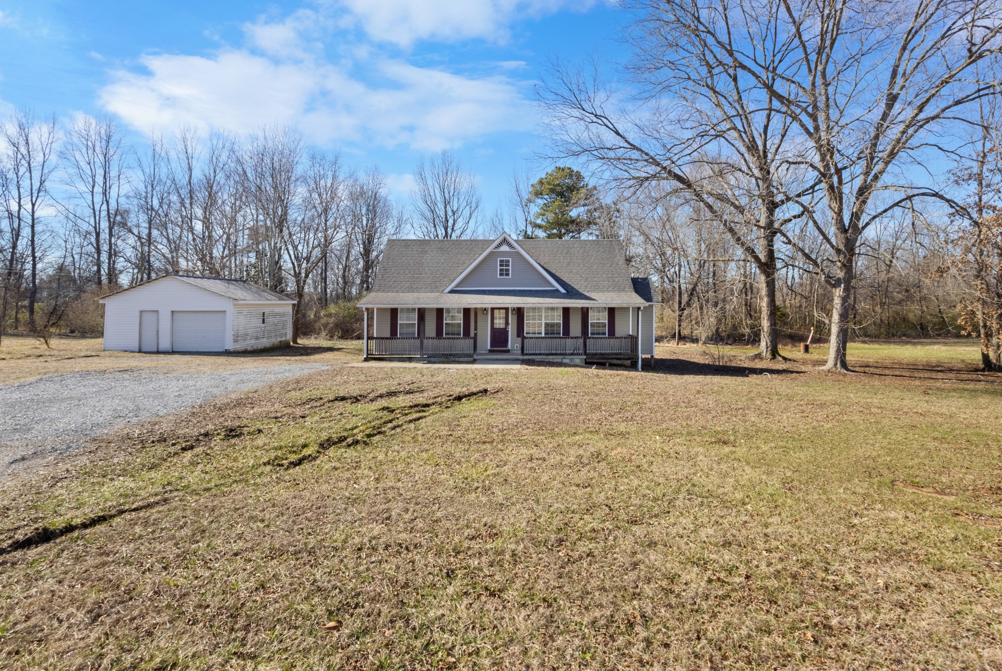 2550 Lylewood Rd Property Photo 2