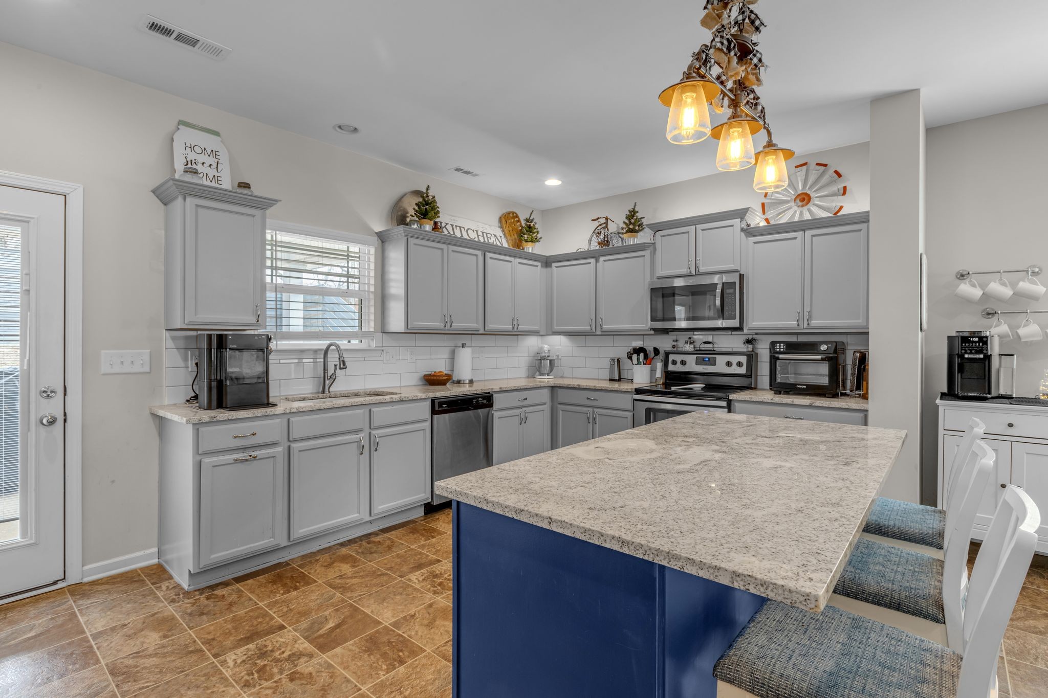 7108 Colquitt Way Property Photo