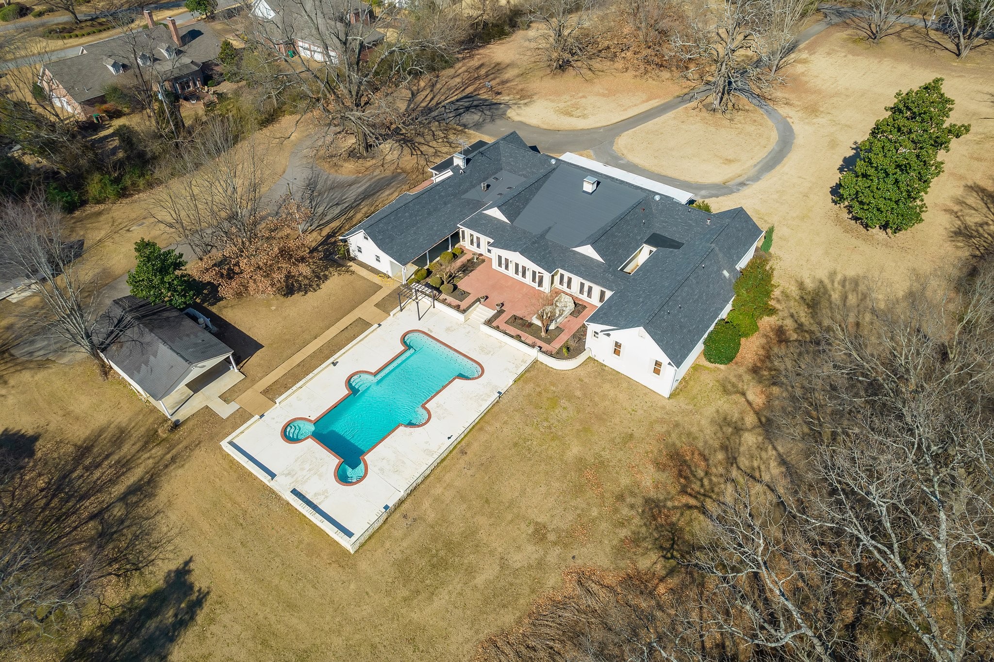 222 Country Club Ln Property Photo 5