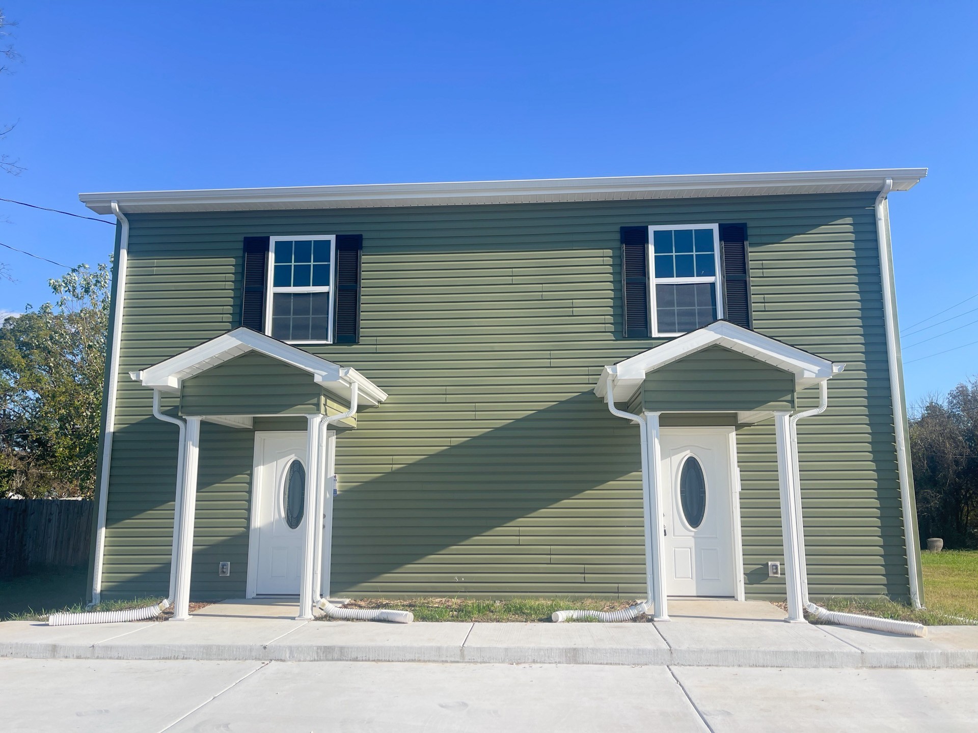 102 England St, E Property Photo