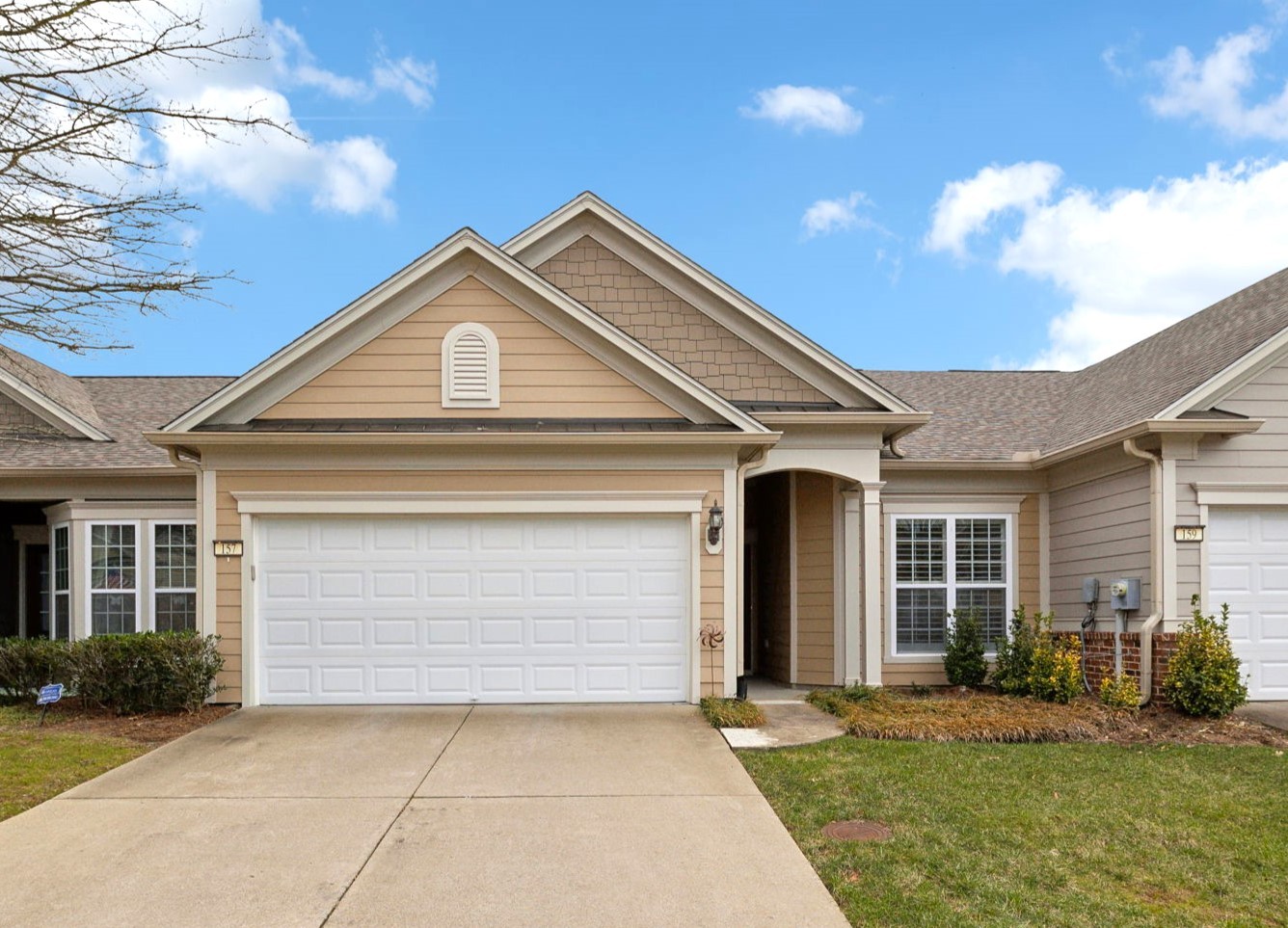 157 Old Towne Dr Property Photo 2