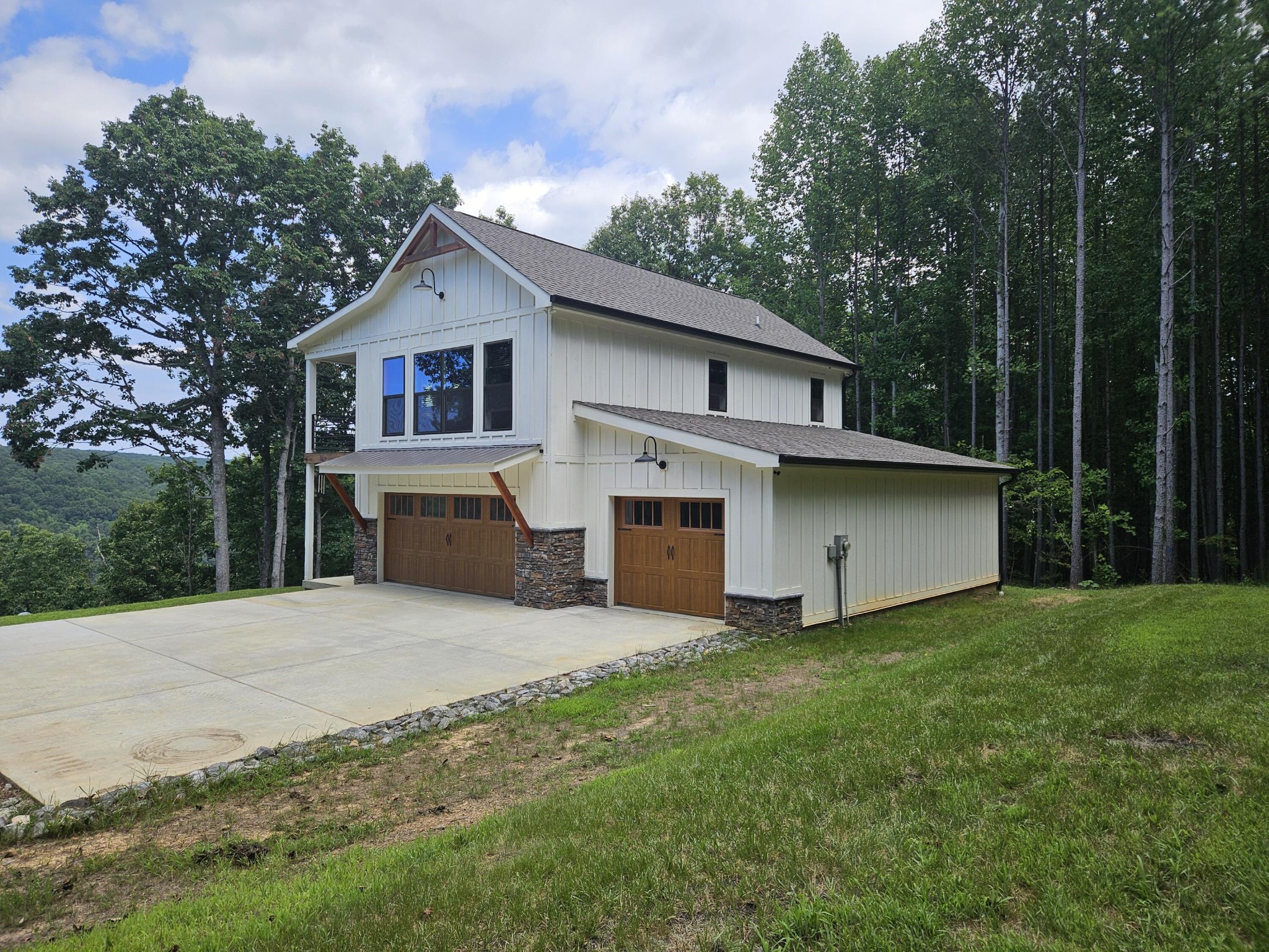 389 Forest View Drive Property Photo
