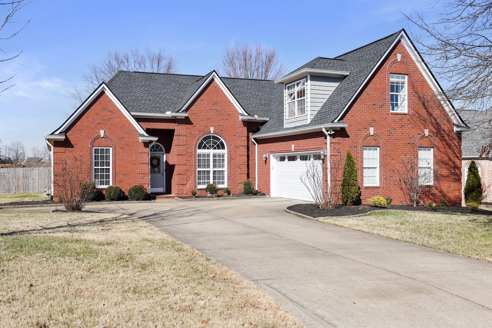 1084 Nealcrest Cir Property Photo
