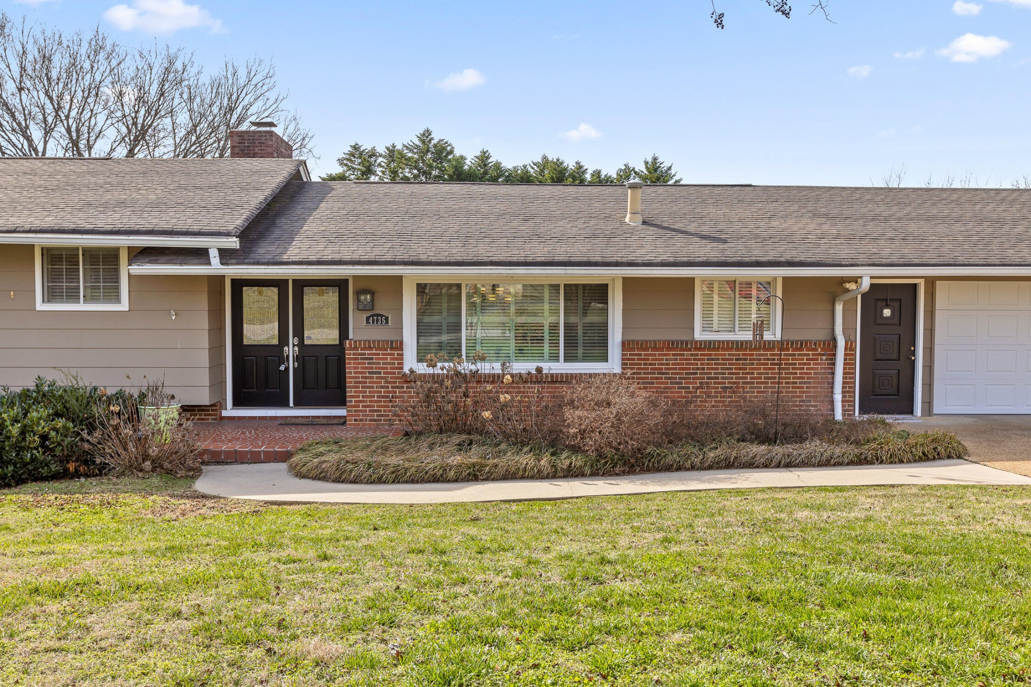 4735 Lake Hills Circle Property Photo 3