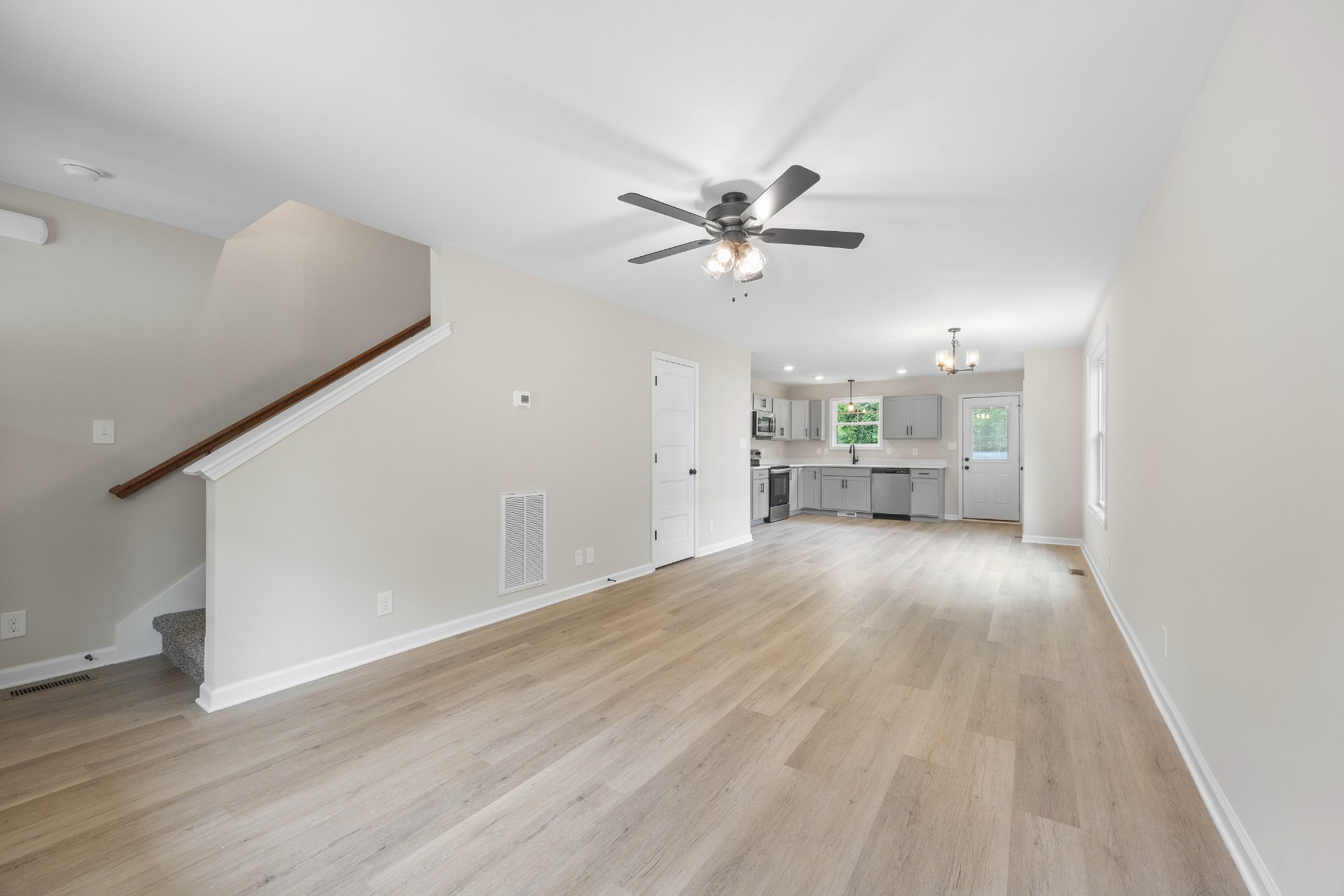 166 Oak St Property Photo 9