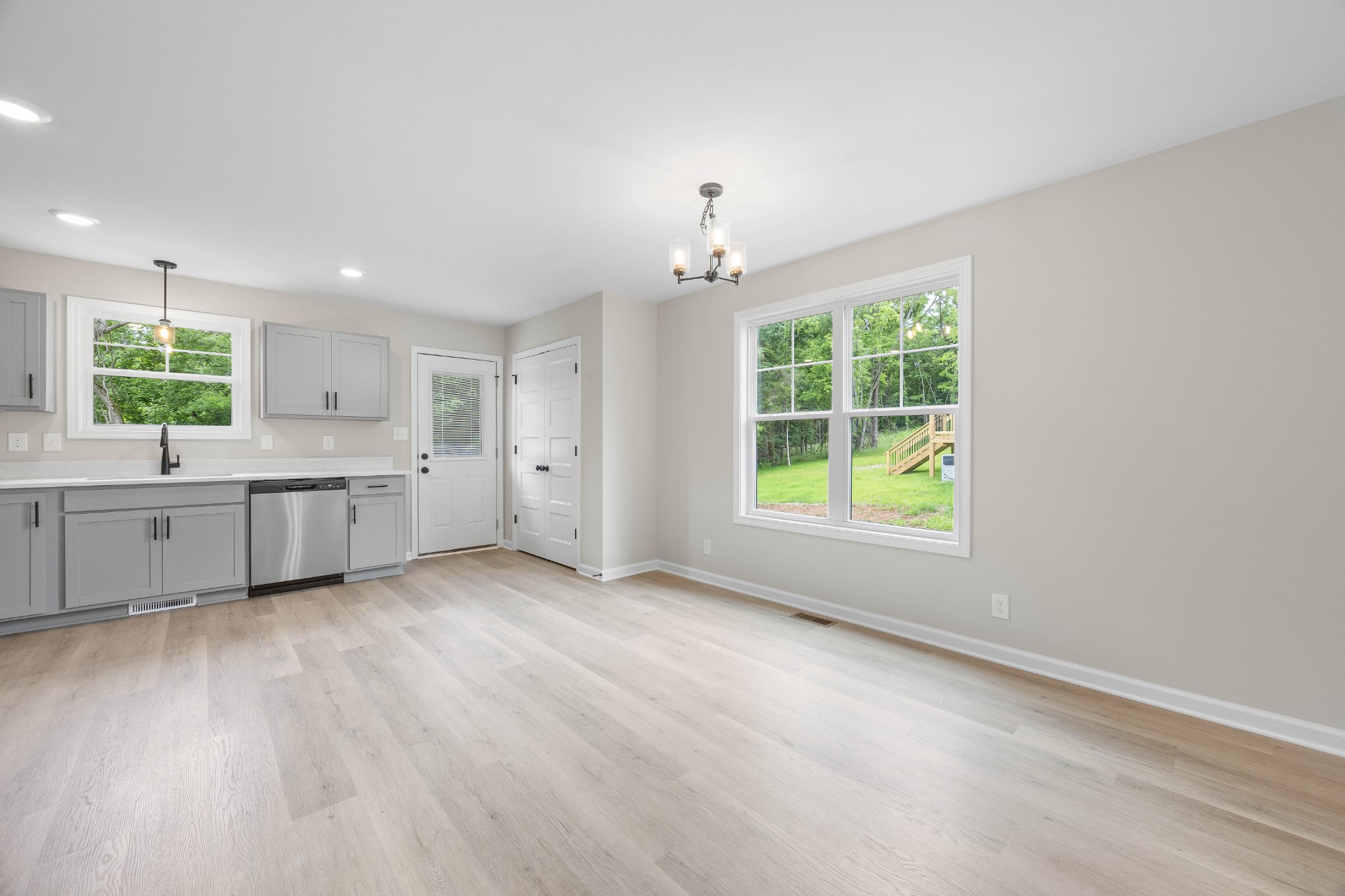 166 Oak St Property Photo 11