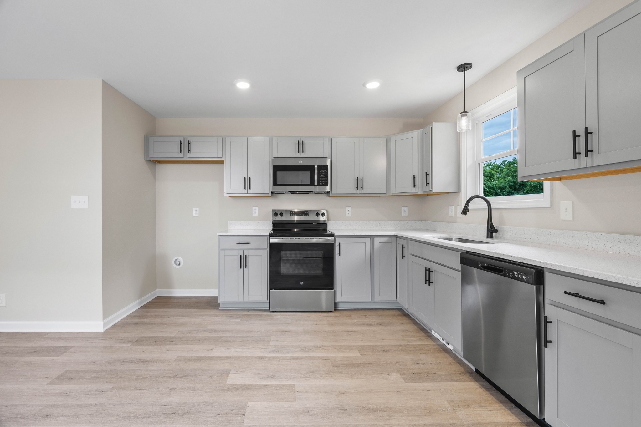 166 Oak St Property Photo 15