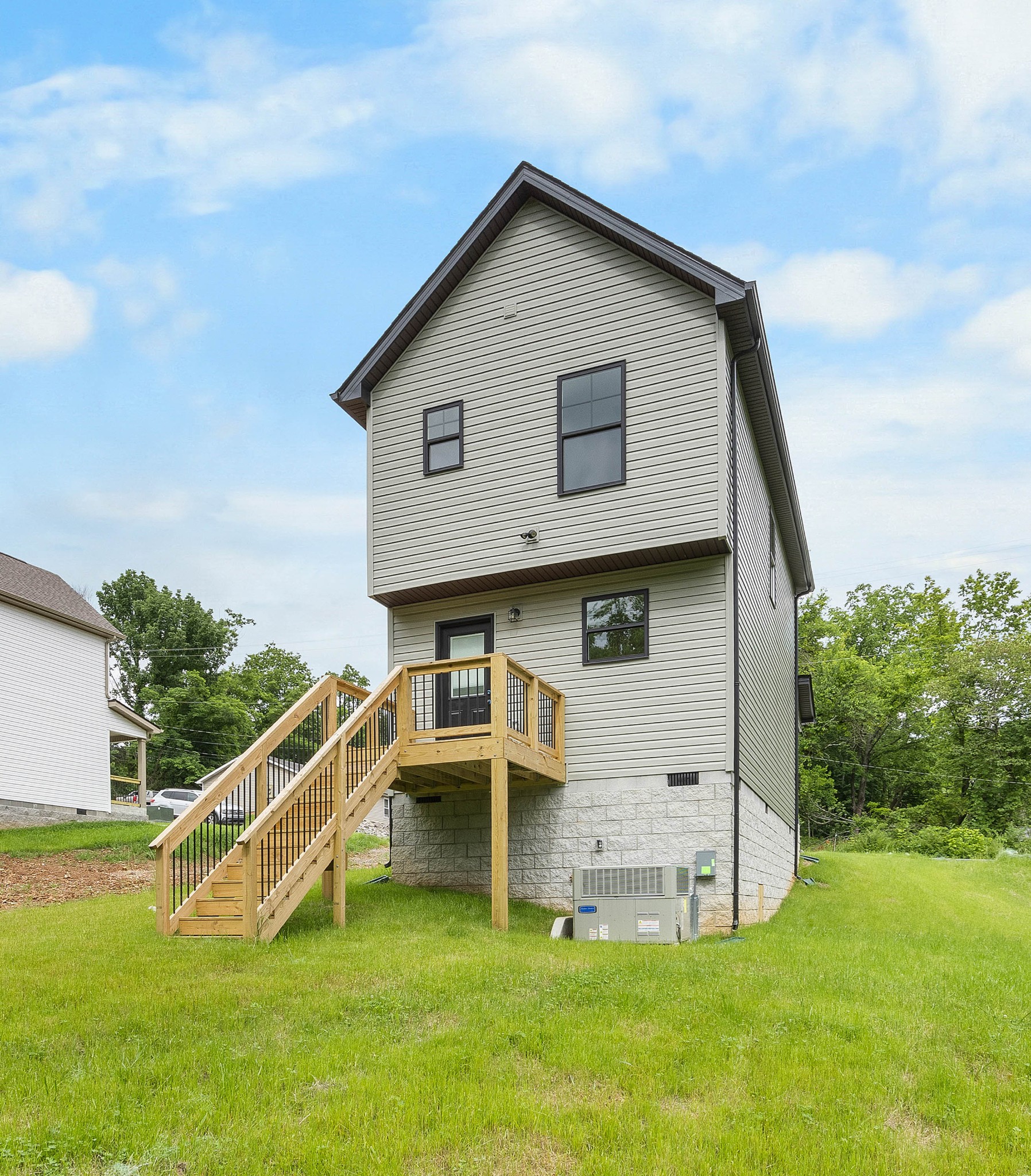 166 Oak St Property Photo 27