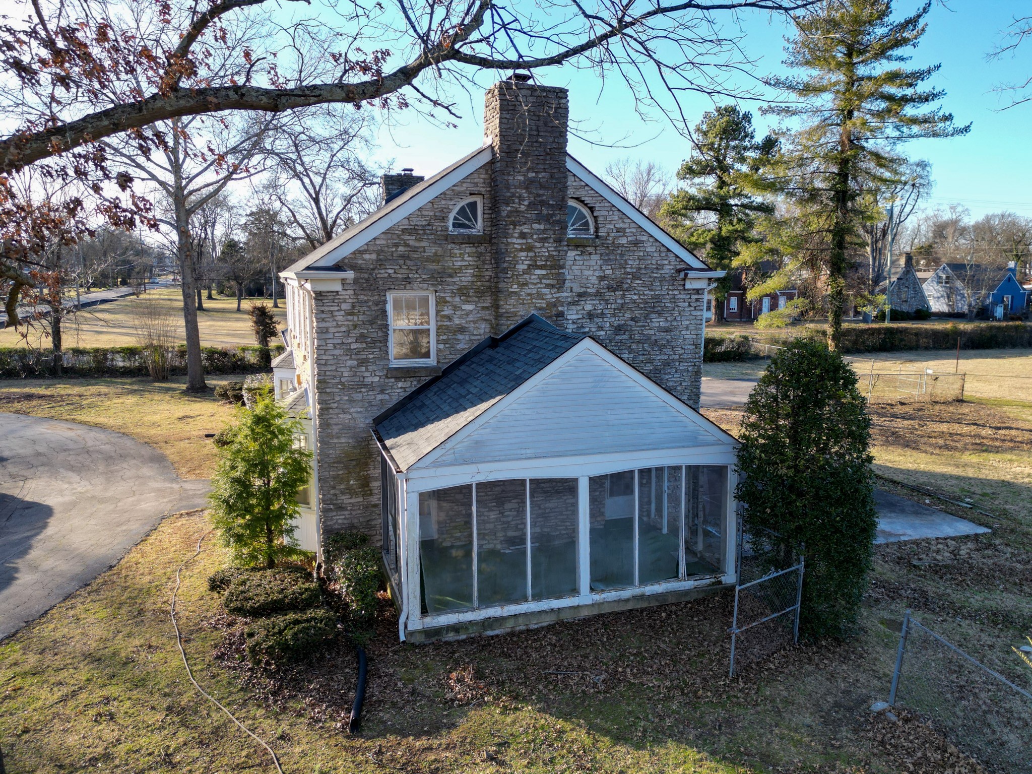 519 W Spring St Property Photo 19