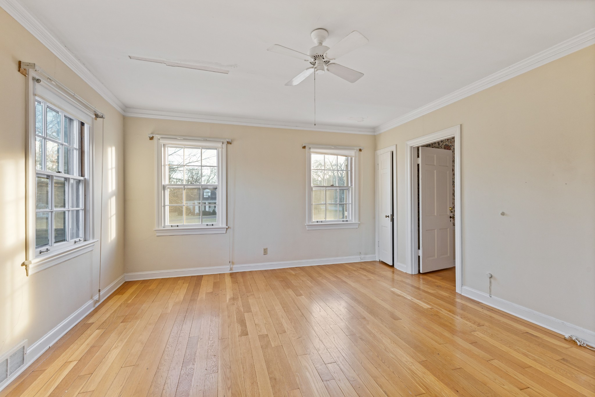 519 W Spring St Property Photo 35