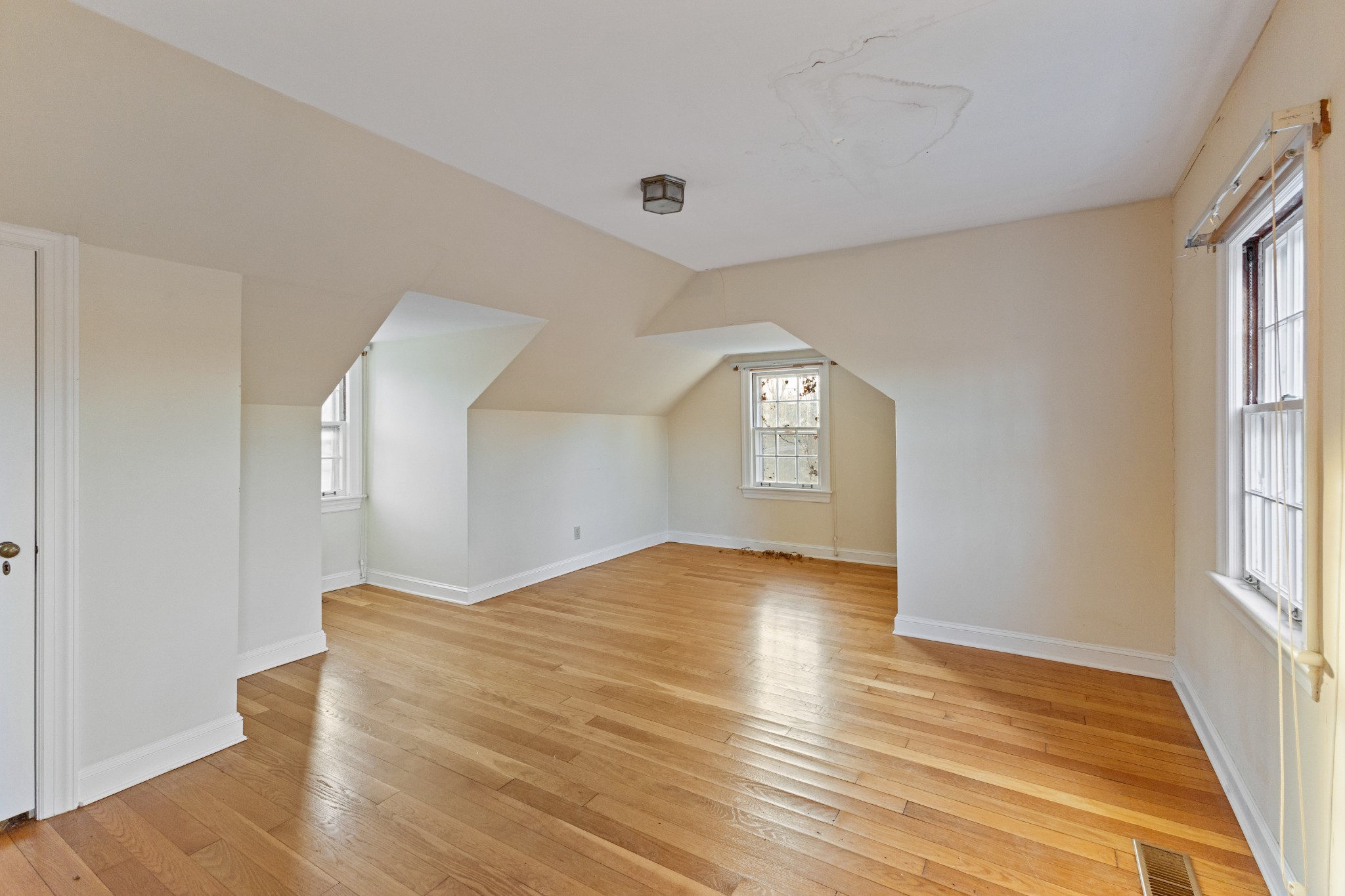 519 W Spring St Property Photo 42