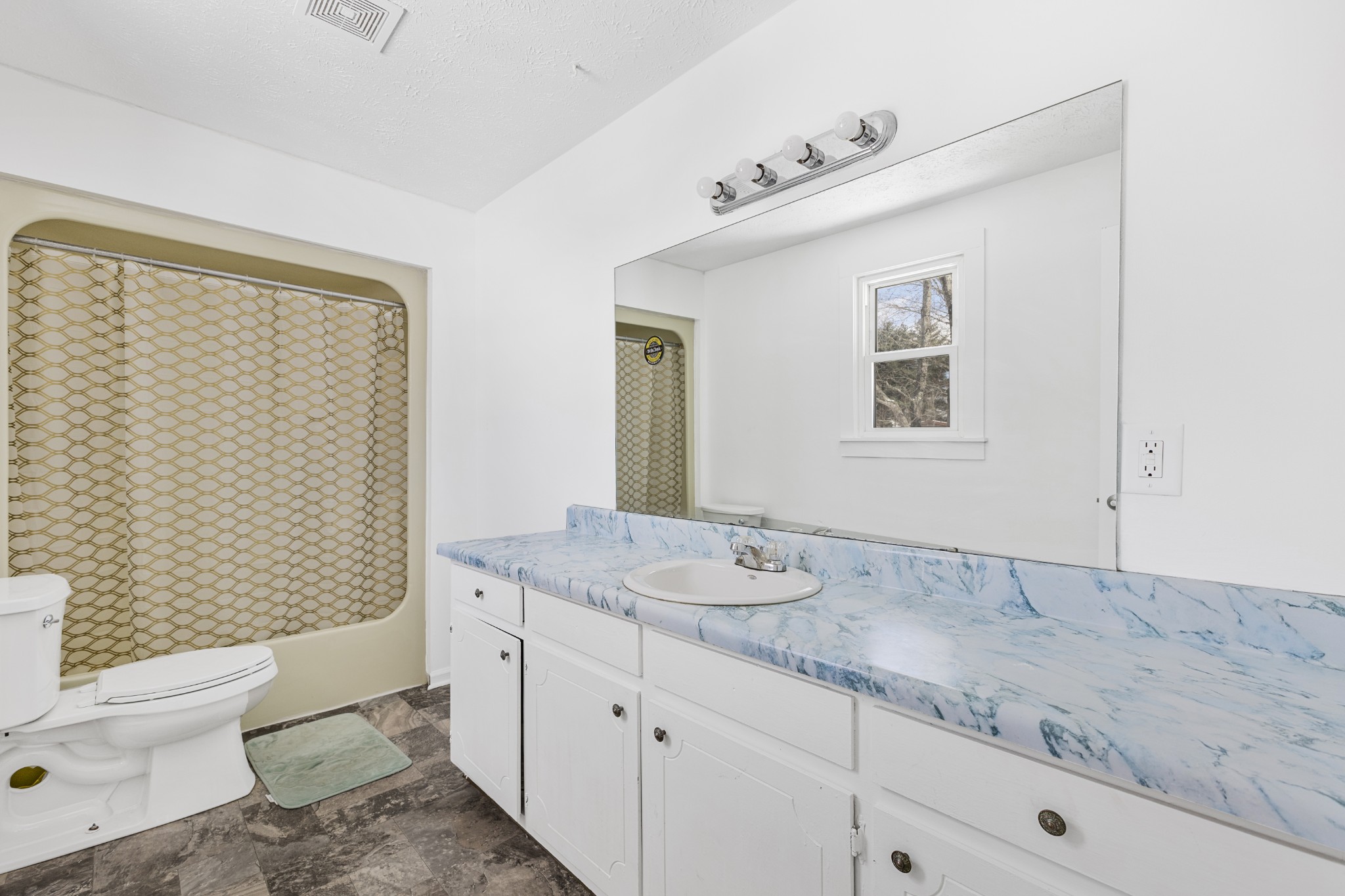 1207 Old Charlotte Rd Property Photo 5