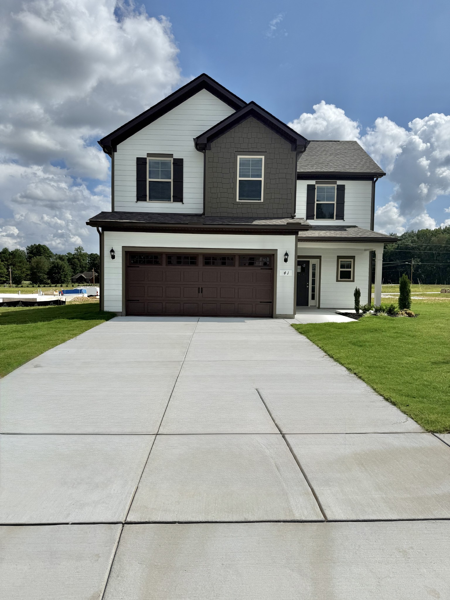 41 Country Circle Property Photo 1